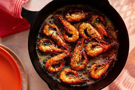 What you need to know about cooking shrimp and how to make delicious recipes like shrimp and grits, shrimp scampi, and shrimp cocktails. How To Saute Shrimp, Head On Shrimp, Cook Scallops, Cooking Raw Shrimp, Grilled Shrimp Kabobs, Shrimp Cocktails, Ways To Cook Shrimp, Cooking Shrimp, Cook Shrimp