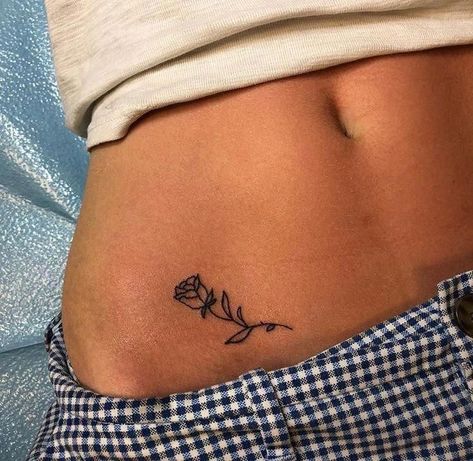 Side Stomach Tattoos, A Rose Tattoo, Stomach Tattoos Women, Waist Tattoos, Belly Tattoos, Hidden Tattoos, Tattoo Trend, Hip Tattoos Women, Inspiration Tattoos