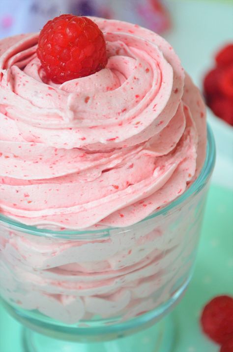 Rasberry Frosting, Raspberry Whipped Cream, Raspberry Buttercream Frosting, Whipped Buttercream, Homemade Whipped Cream Recipe, Raspberry Frosting, Strawberry Whipped Cream, Raspberry Buttercream, Whipped Frosting