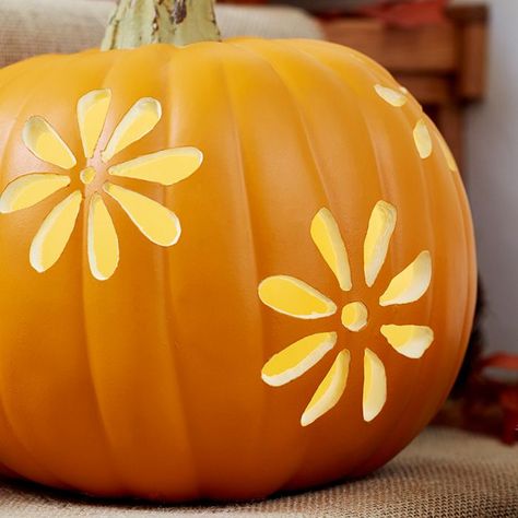 Pumpkin Carving Ideas Aesthetic Flowers, Pumpkin Carving Flower Design, Flower Carved Pumpkin, Flower Pumpkin Carving Ideas, Pumpkin Carving Ideas Flower, Cute Pumpkin Carving Stencils, Pretty Pumpkins Carving, Tabel Jadwal, Flower Pumpkin Carving