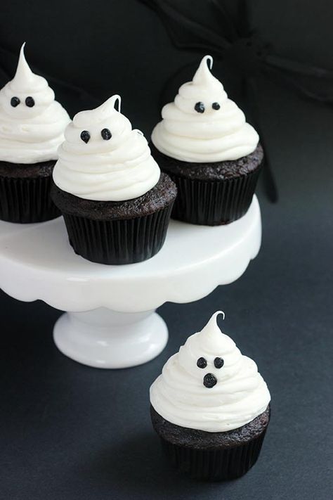 Easy Halloween Ghost Cupcakes - One Sweet Appetite How To Decorate Halloween Cupcakes, Easy Diy Halloween Cupcakes, Halloween Cupcakes Ghost, Ghost Cupcakes Halloween, Halloween Frosting Cupcakes, Chocolate Cupcakes Halloween, Halloween Mini Cupcakes, Muffin Halloween, Halloween Cupcakes Ideas