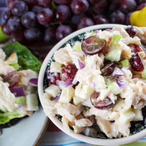 This Weight Watchers Chicken Salad will take care of that craving for chicken salad while still helping you lose weight! It's light and crunchy with a touch of sweet - and it's my new favorite lunch! Weight Watchers Chicken Salad Recipe, Weight Watchers Chicken Salad, Salad With Grapes, Weight Watchers Lunches, Chicken Salad With Grapes, Grape Recipes, Weight Watchers Chicken, Bacon On The Grill, Chicken Salad Recipe