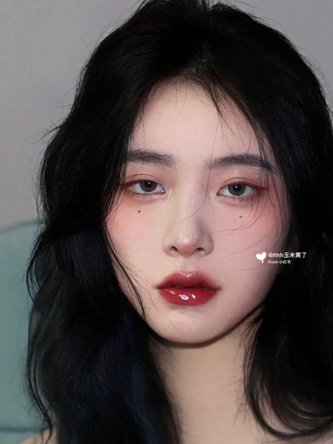 Deep Winter Make Up Looks, Deep Winter Makeup Korean, Cold And Gorgeous Wind Makeup Korean, Winter Cool Tone Makeup Korean, Makeup For Deep Winter, Deep Winter Aesthetic, Deep Winter Makeup Looks, Deep Winter Makeup, Dark Academia Makeup