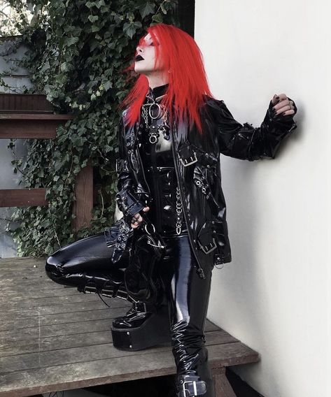 Pvc Goth Outfit, Wetlook Outfit, Vinyl Pants Outfit, Latex Pants Outfit, Black Metal Style, Plastic Outfit, Goth Outfit Inspo, Dark Beauty Fashion, Black Leather Outfit