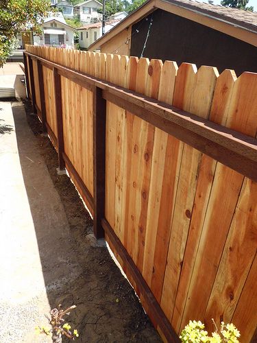 Yard Aesthetic, Cheap Fence Ideas, Backyard Dog Area, Good Neighbor Fence, Dog Ear Fence, Building A Gate, Noisy Neighbors, Wood Privacy Fence, Wood Fence Design