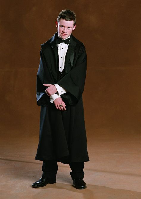 Yule Ball Suit, Seamus Finnigan, Yule Ball Outfits, Harry Potter Yule Ball, Gryffindor Costume, Hp Movies, Ball Outfit, Harry Potter Cosplay, Yule Ball