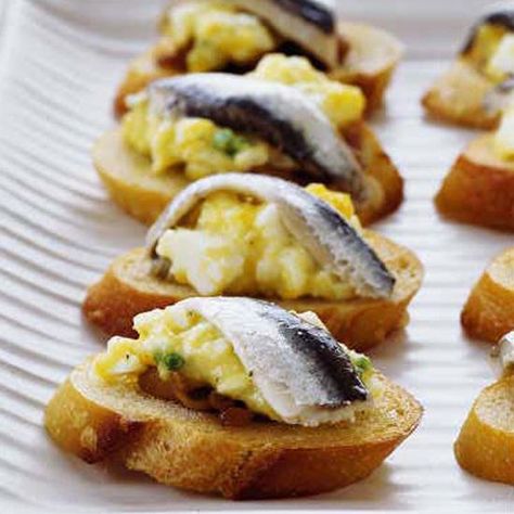 Egg Salad Crostini with White Anchovies Anchovies Recipes, White Anchovies, Anchovy Recipes, Creamed Kale, Easy Bruschetta, Crostini Appetizers, Crostini Recipes, Cocktail Party Food, Egg Salad Recipe