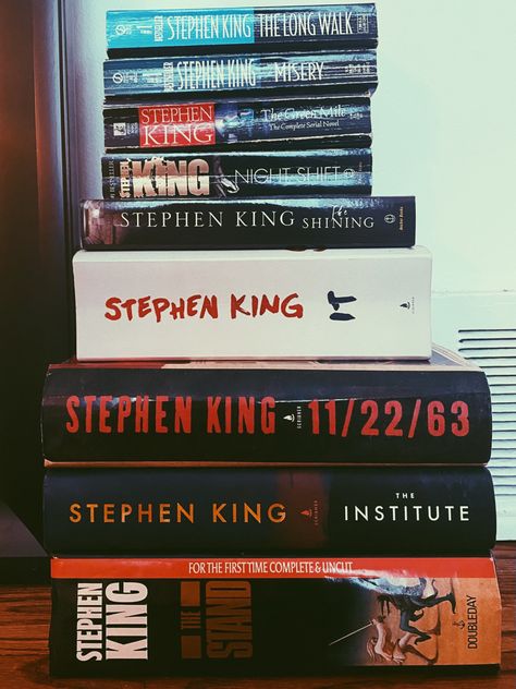 It Book Stephen King Aesthetic, Steven King Books Aesthetic, Stephen King Aesthetic, Stephen King Books Aesthetic, Horror Books Aesthetic, Stephen King Collection, Books By Stephen King, Best Stephen King Books, Stephen King Books Collection