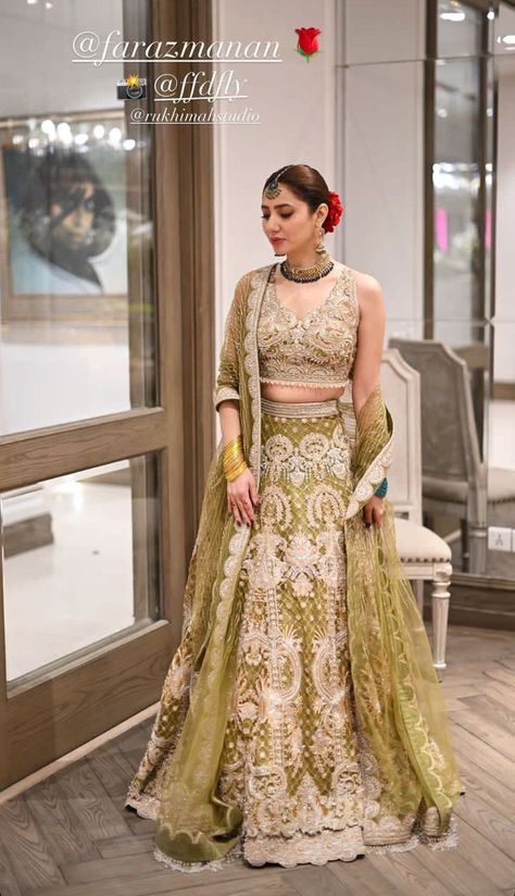 Actress Lehenga, Pakistani Wedding Dance, Lehenga Look, Bride Fashion Illustration, Lehenga Ideas, Pakistan Bridal, Girls Lehenga, Faraz Manan, Black Anarkali