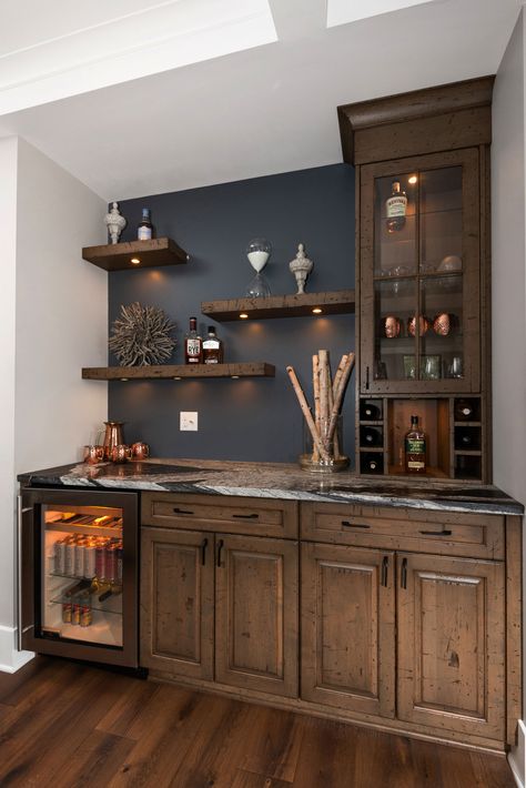 Nook Bar https://www.cabinetrybykenleech.com/portfolio/nook-bar/#view-undefined Cool Small Bars Designs, How To Build A Bar, Basement Refresh, Barn Bar, Bar Nook, Living Arrangements, Bourbon Room, Entry Room, Home Bar Areas