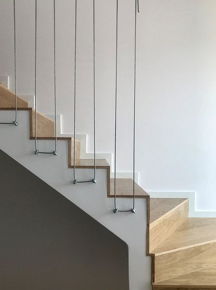 Reling Design, Stair Railing Ideas, Vstupná Hala, Modern Stair Railing, Open Trap, Staircase Railing Design, Appartment Decor, House Staircase, Staircase Storage