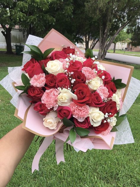 Colourful Rose Bouquet, Colourful Roses Bouquet, Flower Bouquet Aesthetic Valentine, Flower Bouquet Roses, Flowers For Her, Rose Bouquet Aesthetic, Pink Flower Arrangements, Birthday Flowers Bouquet, Luxury Flower Bouquets