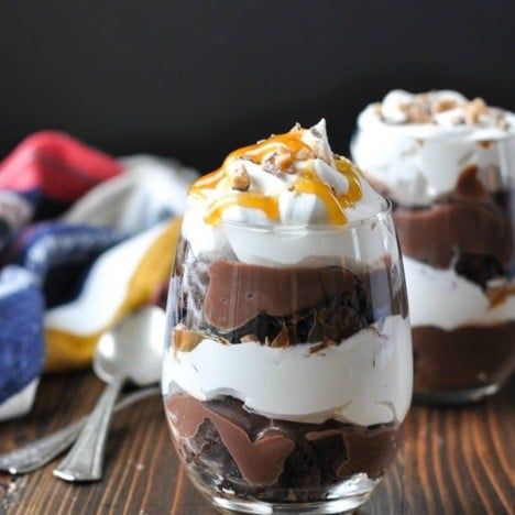 Easy Chocolate Trifle, Pudding Desserts Layered, Pudding Caramel, Trifle Cake, The Seasoned Mom, Brownies Chocolate, Easy Chocolate Desserts, Chocolate Trifle, Chocolate Cake Recipe Easy