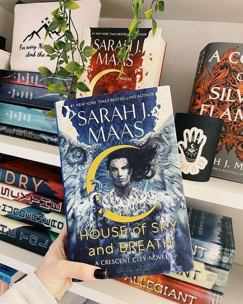 Lisa on Instagram: "QOTD: Have you ever been afraid to read a book? I was counting down the days until I had this beauty in my hands, it arrived and then I remembered the rollercoaster of emotions I had reading Crescent City! Not to mention , all my SJM fans know her pattern of eliminating love interests. So I can’t be the only one walking into this peaking my head in, taking sloowww steps and being cautious opening HOSAB right ?! I already know it’s going to wreck me and I’m just not sure I’ll