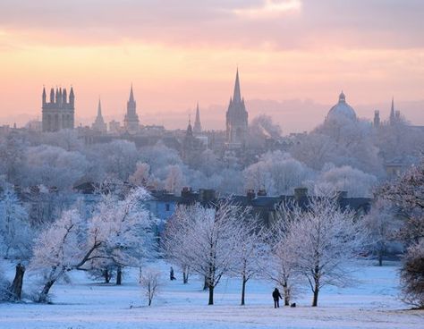 Winter in Oxford, UK Oxford Uk, Christmas Destinations, Oxford England, Winter Scenery, Dream City, England Uk, English Countryside, Winter Scenes, South Park