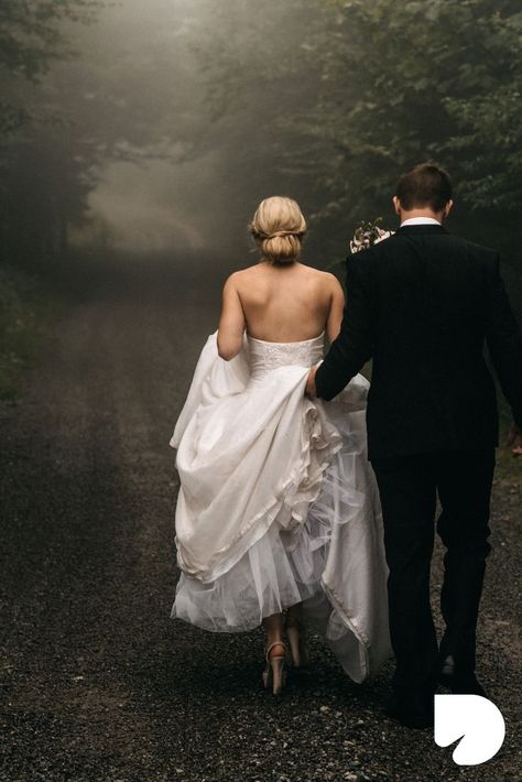 Moody Wedding Photography Inspiration, Wedding Photos Moody, Wedding Photography Editing, Moody Wedding Photography, Fall Wedding Photography, Fall Wedding Photos, Wedding Bride And Groom, Dark Wedding, Moody Wedding