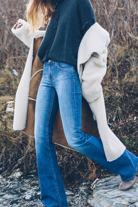 Velvet Flare Jeans, Cashmere Turtleneck Sweater and long teddy coat on Jess Ann Kirby Packing Clothes, Faux Shearling Jacket, Estilo Country, Wideleg Pants, Looks Street Style, Looks Style, Kirby, Passion For Fashion, Autumn Winter Fashion