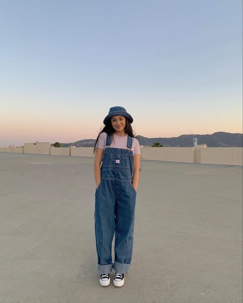 Overalls Outfit Aesthetic, Converse Fits, Pretty Fits, Overalls Outfit, Aesthetic Nature, Trendy Clothes, Outfit Aesthetic, Girls Denim, Blue Outfit