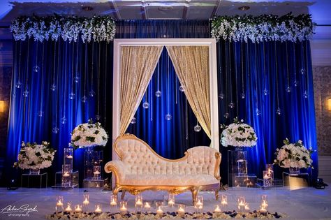 Dark Blue Wedding Theme, Royal Blue Wedding Theme, Saree Function, Blue Wedding Receptions, Indian Wedding Theme, Reception Stage Decor, Dark Blue Wedding, Blue Gold Wedding, Wedding Stage Backdrop