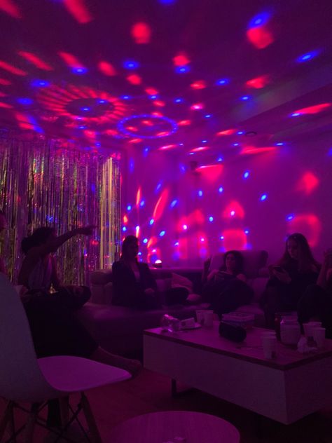 Project X Birthday Party, House Party Lighting, Nightclub Party Theme, Basement Birthday Party, 16 Bday Ideas, Teen House Party, Birthday House Party Ideas, Small House Party, House Birthday Party Ideas