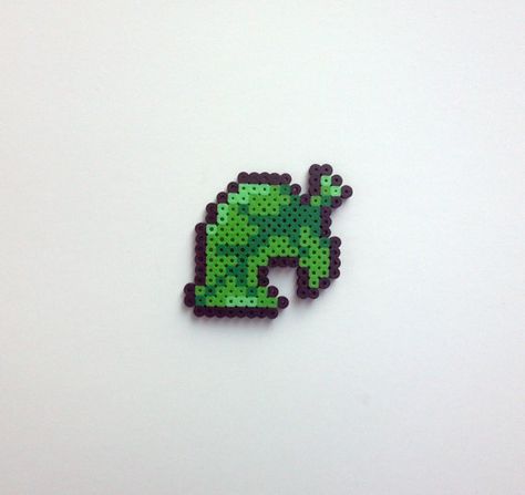 Melted Bead Keychain, Perler Gift Ideas, Worm Perler Bead, Perler Bead Minecraft, Fuse Beads Ideas, Bead Mosaic, Ironing Beads, Keychain Patterns, Melt Beads Patterns