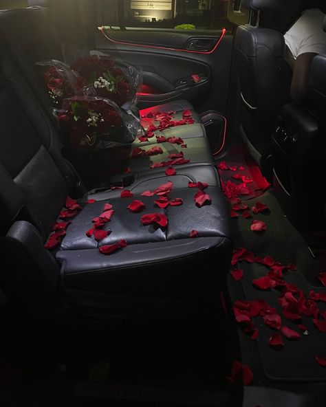 surprise flowers for my birthday in the car Car With Flowers Inside, Car Trunk Valentines Surprise, Car Proposal Ideas, Birthday Celebration In Car Ideas, Car Birthday Surprise, Birthday In Car, Bday Decoration In Car, Car Surprise Ideas, Car Decoration For Birthday Surprise