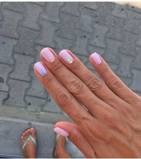 Vacation Nails Short, Unghie Sfumate, Summer Gel Nails, Nagellack Trends, Short Gel Nails, Colorful Nails, Dots Nails, Cute Gel Nails, Round Nails