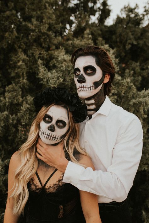 Scary Halloween Makeup Couples, Day Of The Dead Makeup Couples, Couples Skeleton Makeup, Skeleton Bride And Groom, Skeleton Makeup Couple, Couple Skeleton Makeup, Skeleton Couple Photoshoot, Skull Makeup Couple, Couples Skeleton Costume