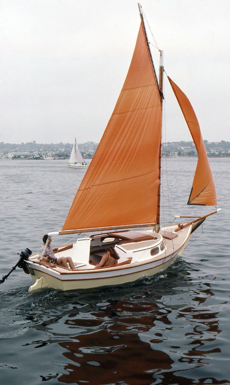 The Vacationer Duck Boat Blind, Sailboat Plans, Sailing Dinghy, Sailboats For Sale, Wooden Sailboat, Small Sailboats, Buy A Boat, Wooden Boat Building, Wooden Boat Plans