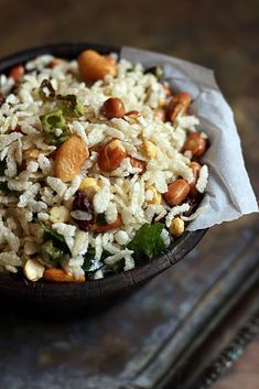 Chivda Recipes, Indian Dry Snacks, Poha Chivda, Healthy Indian Snacks, Poha Recipe, Rice Flakes, Diwali Snacks, Veg Snacks, Indian Appetizers