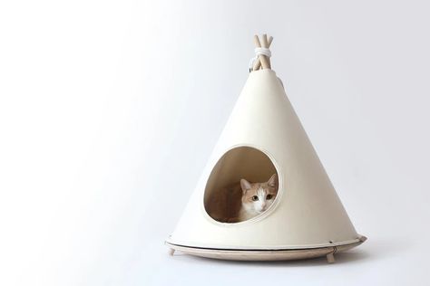 Modern cat beds that are beautifully made and easy to assemble. All Tuft + Paw beds include a 30-day happiness guarantee. Camper Cat, Choco Cat, Cat Teepee, Modern Cat Bed, Modern Cat Furniture, Modern Cat Tree, Cat Tent, Cat House Diy, Pet Design