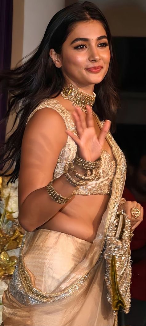 Anushka Shetty, Pooja Hegde, Glam Photoshoot, Beautiful Photoshoot, Bollywood Girls, Actress Pics, Beautiful Smile Women, Indian Beauty Saree, Bollywood Fashion