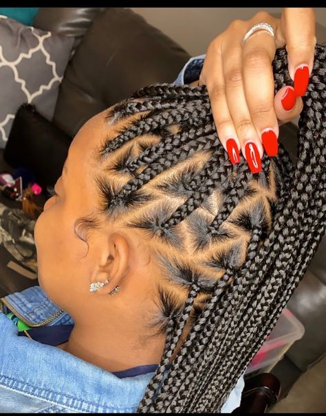 Medium knotless braids triangle parts on natural hair   Hair:  @hairr_by_tiffany Model: @amiibee__ Knotless Parts, Box Braids Sizes, Triangle Parts, Medium Knotless, Knotless Braid, Triangle Box Braids, Braids Knotless, Twisted Hair, Braided Styles