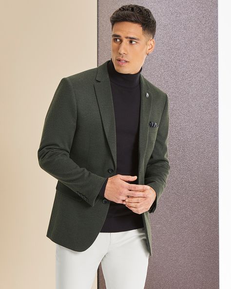 Men's blazers - a quick-smart way to sharpen up any look. From neutral to bold colours, to check prints, linen-blend blazers and the classic blue blazer, there is a style for every occasion. Checked Blazer Outfit, Slim Fit Blazers For Men, Formal Blazer For Men, Smart Casual Blazer, Men Fashion Blazer, Mens Designer Blazers, Blazers For Men Casual, Mens Smart Casual Outfits, Mens Blazer