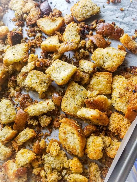 Home Made Croutons Recipe, Croutons From Bread, How To Make Croutons, Croutons Recipe, Crouton Recipes, Oven Recipe, Leftover Bread, Croutons Homemade, Potato Bread