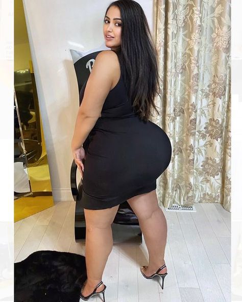 Curvy Hips, Seductive Clothes, Curvy Outfits, Beauty Women, A Photo, Black Dress, Plus Size, Dolls, On Instagram