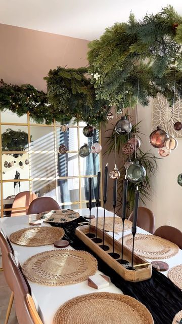 Hanging Wreaths, Table Decor Christmas, Hanging Table, Christmas Hanging, Hanging Wreath, Instagram Diy, House Diy, Modern Christmas, If You