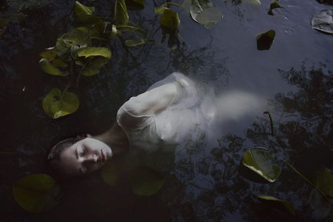 Dreamscapes By Marta Bevacqua - IGNANT Dark Siren, Marta Bevacqua, Siren Aesthetic, Aphrodite Aesthetic, Dark Mermaid, Siren Core, Siren Mermaid, Moth Art, Mermaid Siren