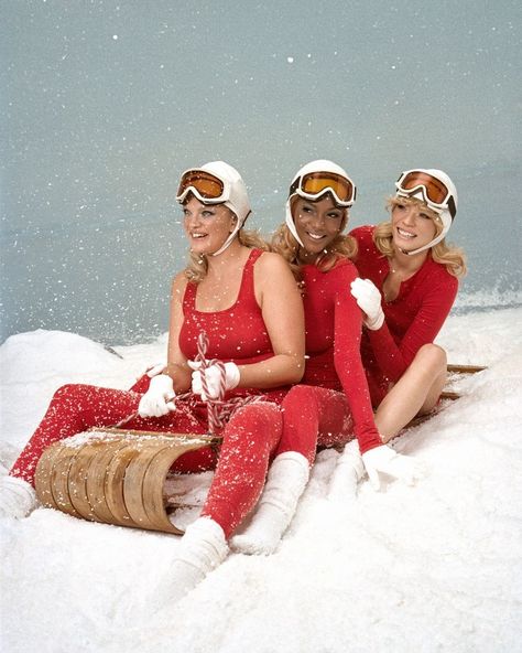 To no one's surprise, red has been 2023 biggest color trend Vintage Skiing Aesthetic, Vintage Ski Photos, Christmas Editorial, Ski Aesthetic, Apres Ski Party, Christmas Shoot, Retro Ski, Holiday Campaign, Winter Photoshoot