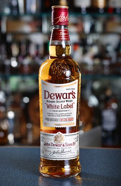 Dewar's White Label Dewars Whisky, Whiskey Cabinet, Alcohol Brands, Alcohol Design, Perth Scotland, Brandy Bottle, Packaging Bottle, Blended Whisky, Whiskey Brands