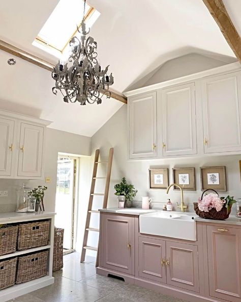 Colourful Kitchens in Period Houses ~ Life with Holly Pink White Kitchen, Modern Shaker Style Kitchens, Colourful Kitchens, Modern Shaker Kitchen, Pink Kitchen Decor, Kitchen Cabinet Color Ideas, Classic White Kitchen, Shaker Style Kitchens, Kitchen Cabinet Colors