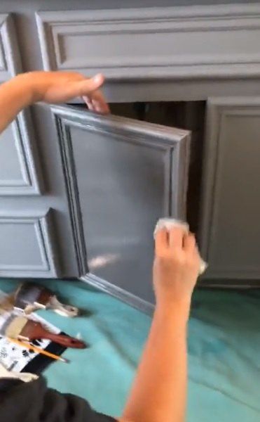 Want that gorgeous glazed look? #DIY #Glazes #Furniture #Wood Glazing Oak Cabinets, Glaze Cabinets Before And After, Gray Glazed Kitchen Cabinets, Cabinet Glazing, Chalk Painted Kitchen Cabinets, Glazing Cabinets, Painted Furniture Cabinets, Distressed Kitchen Cabinets, Glazed Kitchen Cabinets