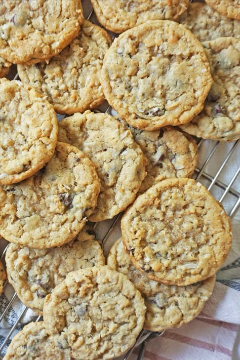 Ranger Cookie, Cookies With Rice Krispies, Up Cookies, Ranger Cookies, Rice Krispies Recipe, Chocolate Rice Krispies, Crispy Chocolate Chip Cookies, Cookies Bars, Crispy Cookies