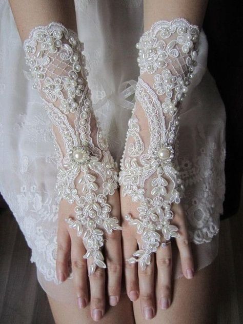 Button Wedding Dress, Wedding Dress Gloves, Beautiful Gloves, White Lace Gloves, Wedding Dress Buttons, Oc Bnha, Muslimah Wedding Dress, Muslimah Wedding, Elegant Gloves