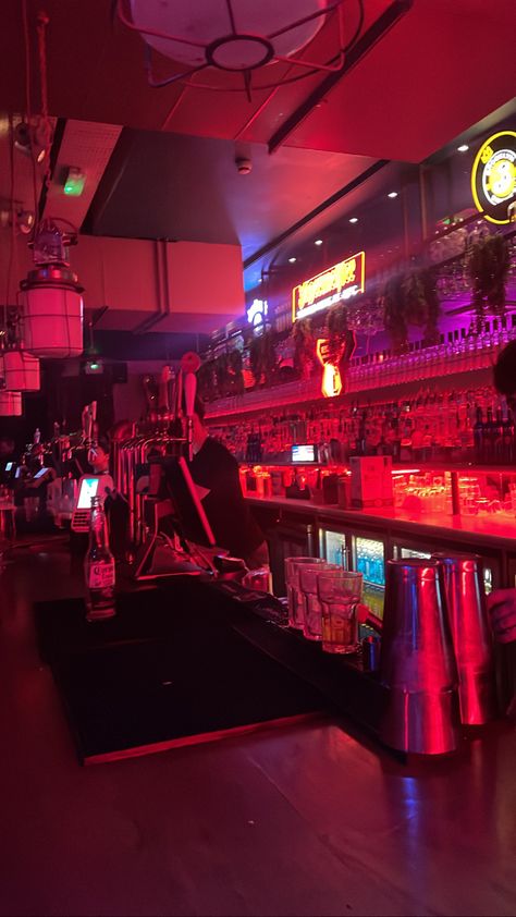 Bar Aesthetic Night Party, Bars In San Francisco, Alcoholic Drinks Pictures, Restaurant Business Plan, San Francisco Bars, Bar Aesthetic, Sports Bars, Chicago At Night, Bff Hands Aesthetic