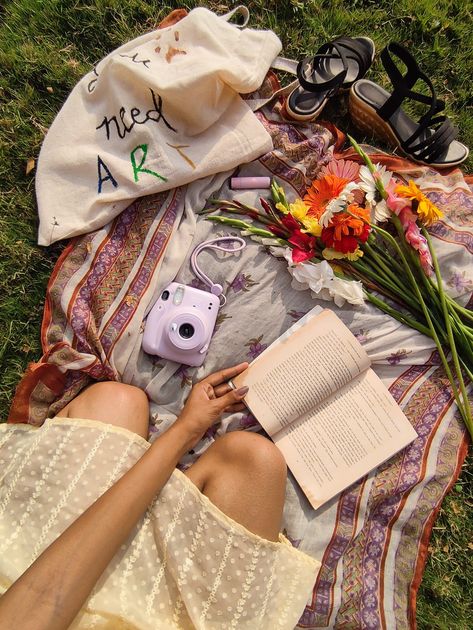 Bookish Picnic, Desi Picnic, Delhi Snaps, Spring Season Aesthetic, Book Picture Ideas, New Year Mood Board, Solo Picnic, Disco Cowgirl Bachelorette Party, Picnic Flowers