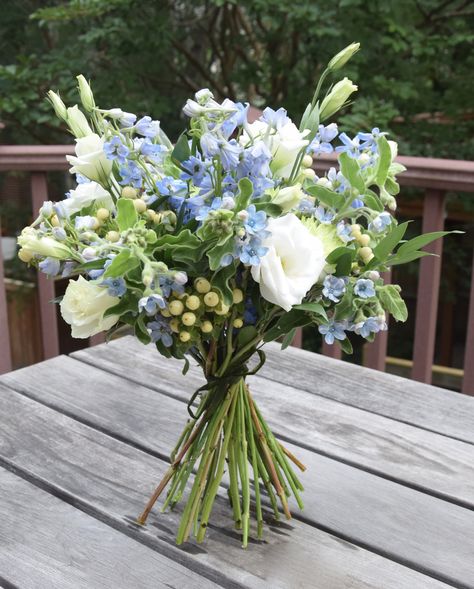 Light Blue Bouquet, Handtied Bouquets, Rustic Farm Wedding, Flower Arrangement Designs, Floral Work, Floral Design Studio, Hand Tied Bouquet, Blue Bouquet, Unique Flower