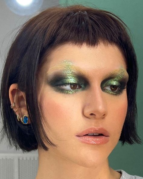 Reptile Makeup, Dark Green Makeup, Green Makeup Look, Maquillage Goth, Funky Makeup, Drag Make-up, Make Up Inspiration, Graphic Makeup, Perfect Beauty