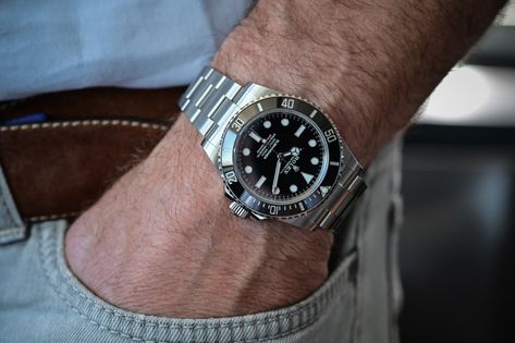 Used Rolex Submariner, Small Watches, Rolex Submariner Black, Top Watches For Men, Movado Bold, Used Rolex, Monochrome Watches, Trendy Watches, Submariner Date