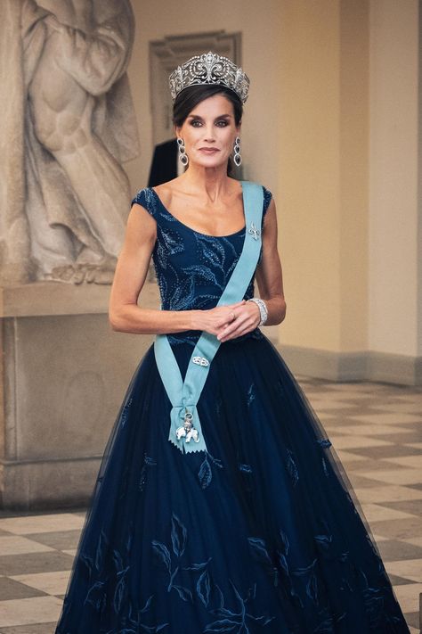 The King and Queen of Spain Attend State Banquet in Copenhagen — Royal Portraits Gallery Queen Letizia Dress, Old Ball Gowns, Royal Fashion Princesses, Royal Ball Gowns, European Princess, State Banquet, Queen Of Spain, Royal Portraits, Royal Tiaras